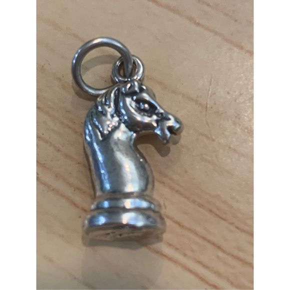 .925 Chess Knight #Game Sterling Silver Jewelry Charm - Picture 1 of 5